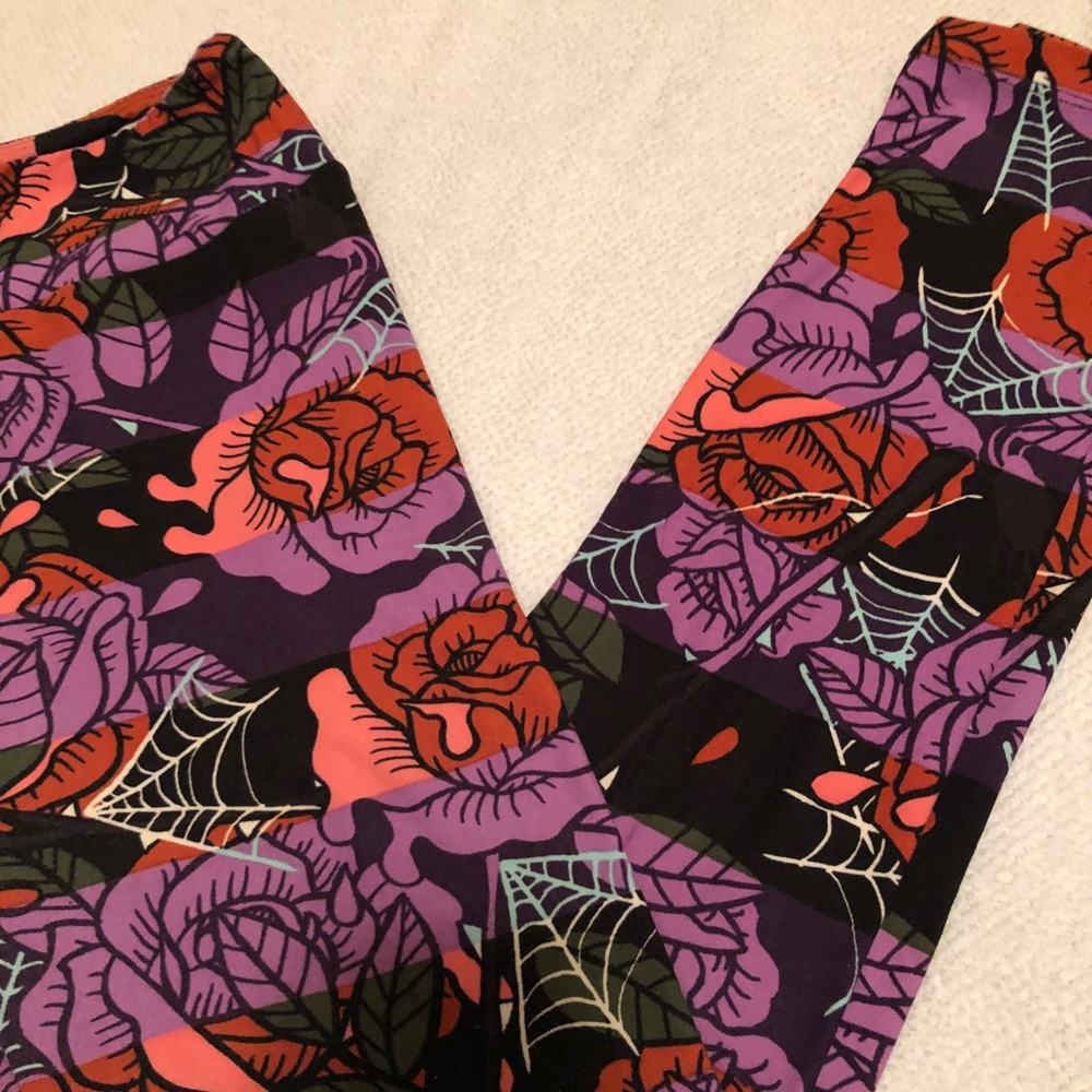 OS LuLaRoe Leggings Rose Blood Webs